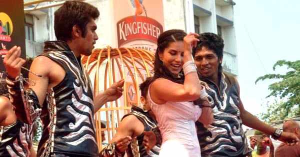 Sunny Leone Celebrating Holi